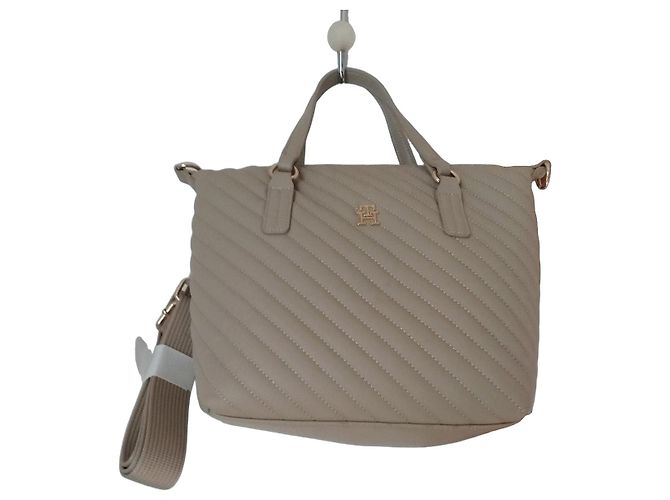 Bolsa Tommy Hilfiger acolchoada bege