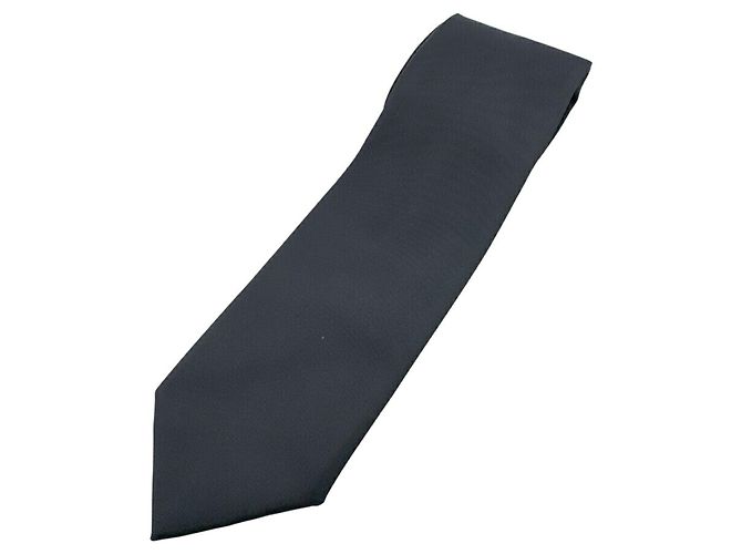 Gravata Prada Re-Nylon com placa triangular em preto