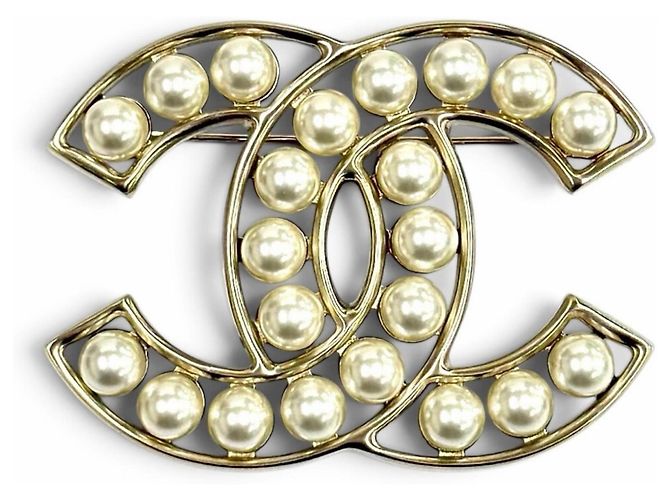 Chanel B25V Coco Mark Brosche mit Kunstperlen Weiß Golden