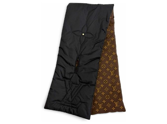 Louis Vuitton Echarpe Pillow Monogram Shawl Marrone Nero