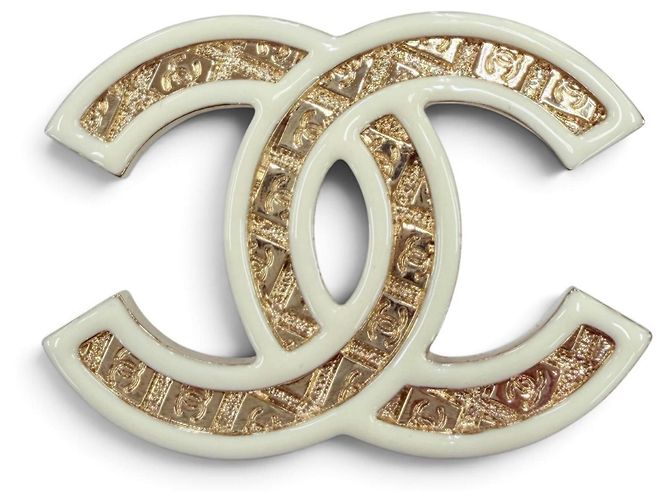 Broche Chanel Coco Mark em metal dourado e marfim Cru