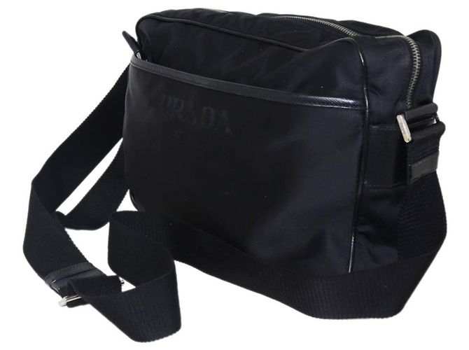 Borsa a tracolla Prada in nylon nera Nero
