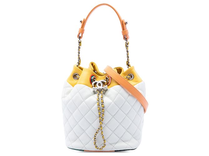 Bolsa Bucket Chanel White Paris Cuba CC em pele de cordeiro acolchoada com corrente Branco