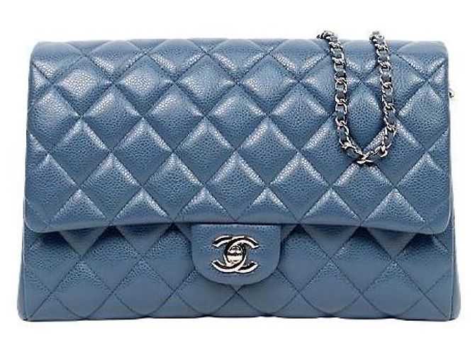 Chanel Borsa a tracolla con catena e patta in pelle caviar blu