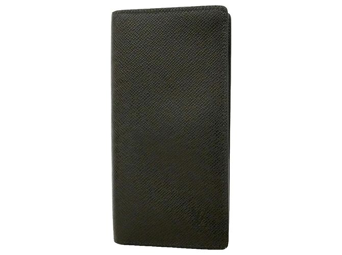 Louis Vuitton Taiga Portefeuille Brazza Long Wallet Grigio