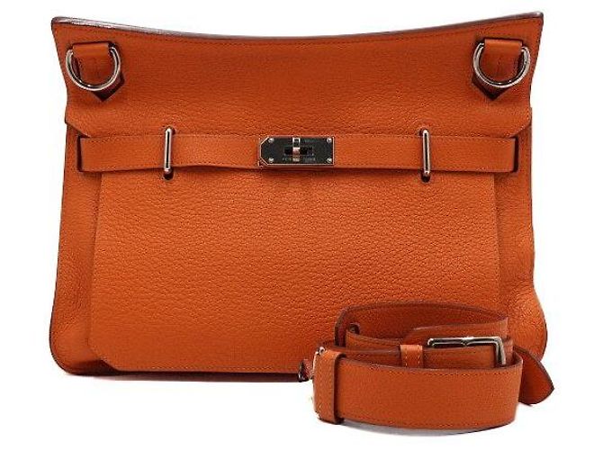 Hermès Bolsa de ombro com ferragens prateadas e alça transversal
 Laranja