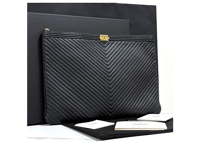 Chanel Boy Chevron Clutch Tasche Schwarz