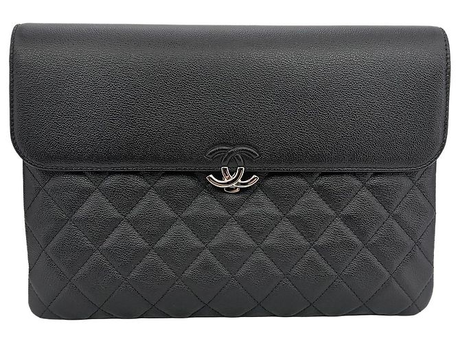 Chanel Bolsa de mão com aba Caviar Urban Medium Preto