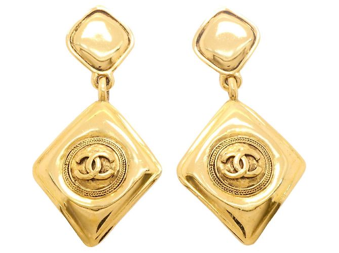 Timeless Chanel vergoldete Clip-Ohrringe Golden