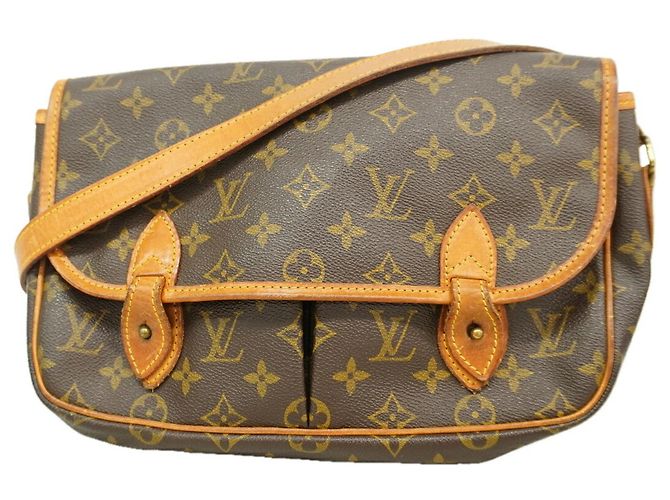 Bolso de hombro Louis Vuitton Monogram Gibeciere MM Castaño