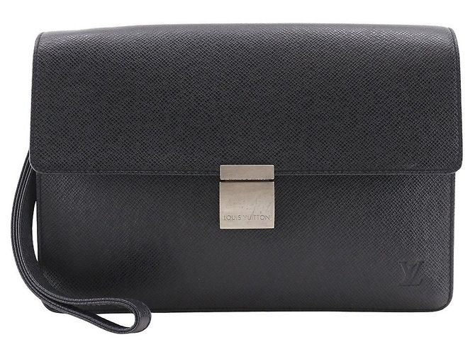 Louis Vuitton Selenga Pochette Cuir Taiga Noir