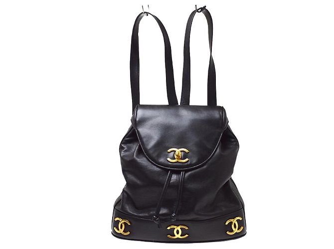 Mochila Chanel CC em pele de cordeiro Preto