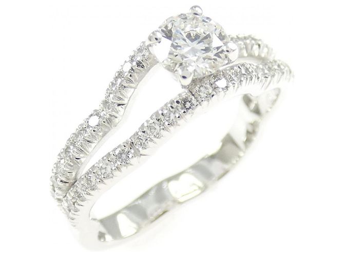 Anello Chanel Camélia in oro bianco D'oro