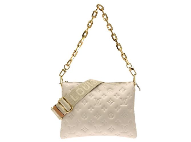 Bolsa de Ombro Louis Vuitton Coussin PM Bege