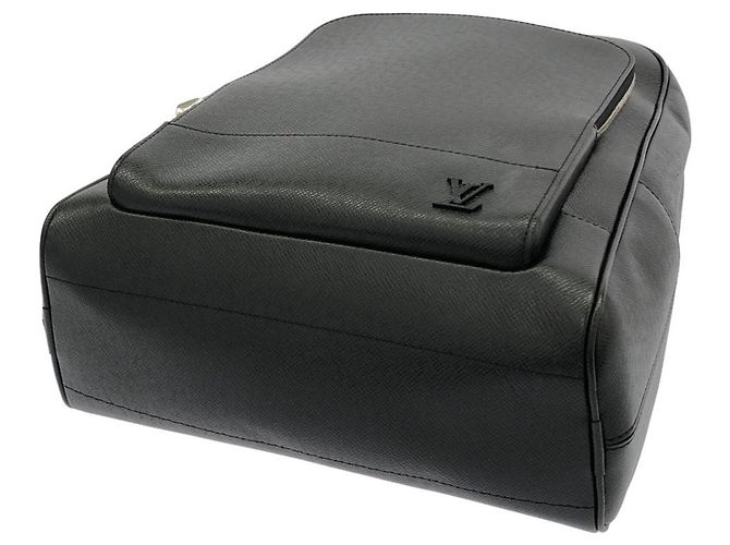 Sac à dos Louis Vuitton Taiga Adrian Noir