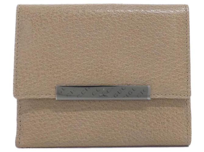 Cartera bi-fold Gucci en cuero beige