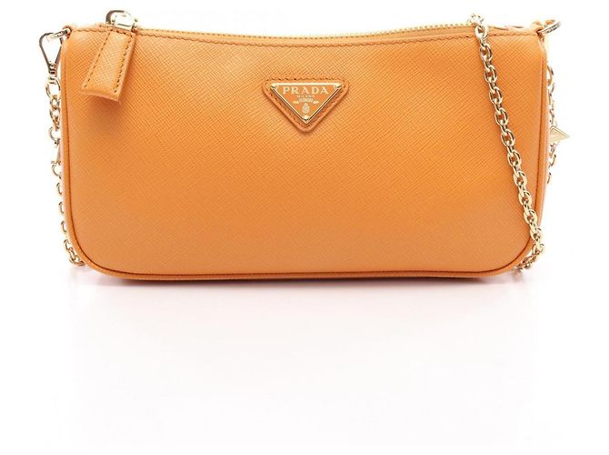 Bolsa de Ombro Prada em Couro Saffiano Laranja