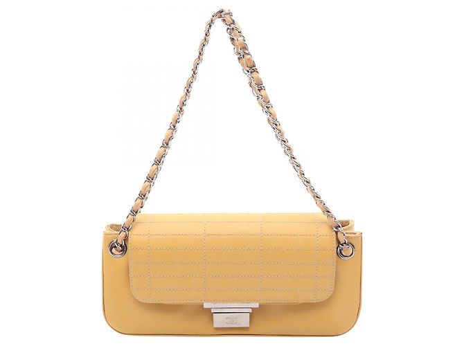 Bolsa de ombro Chanel Coco Mark em couro amarelo