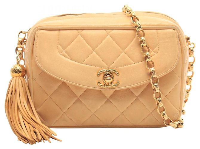 Bolsa de Ombro Chanel Matelassé com Borla Bege