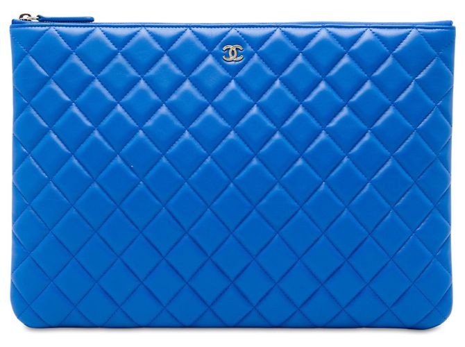 Chanel Blue Large Quilted Lambskin O Case Clutch Blau