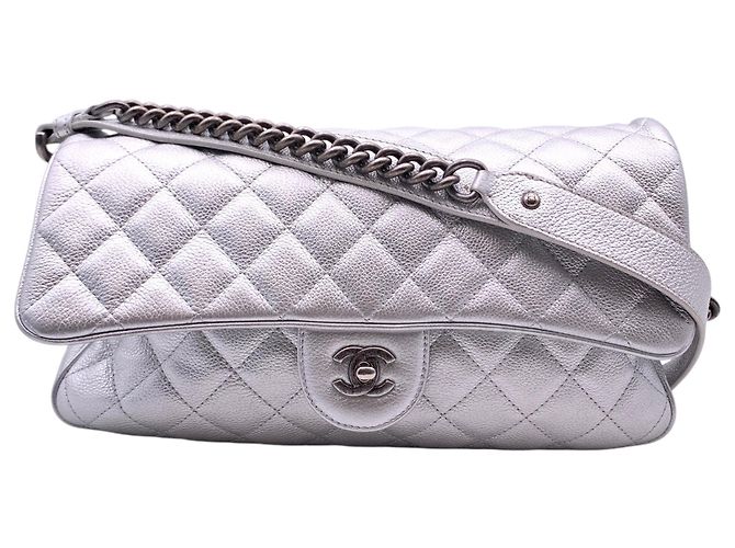 Chanel Leder-Schultertasche Timeless/Classique Silber Metallisch