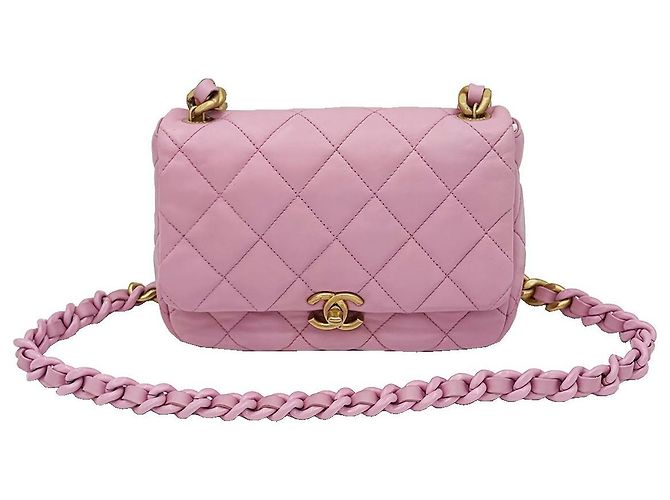 Chanel Mini bolsa de corrente acolchoada em pele de cordeiro rosa