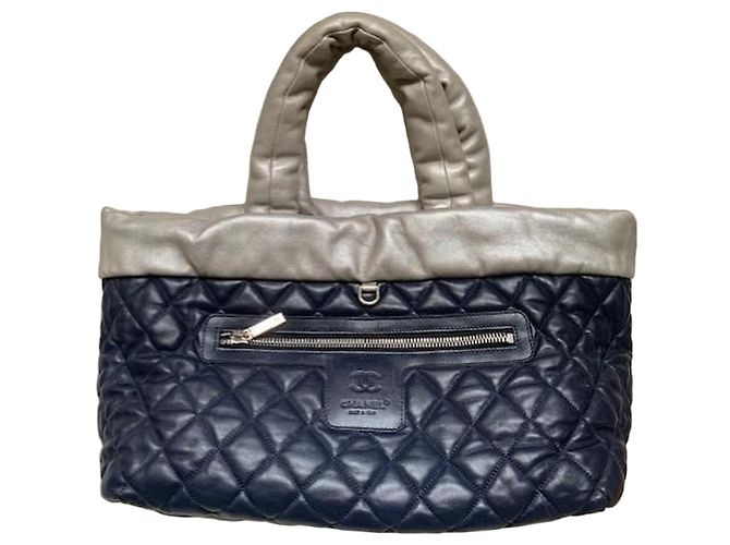 Bolsa Chanel Coco Cocoon em couro acolchoado azul marinho e cinza
