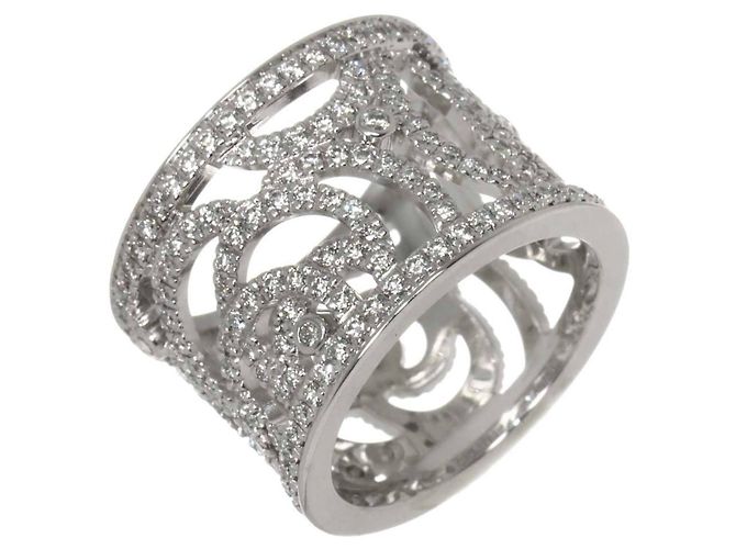 Anel Chanel Camélia em ouro branco 18K