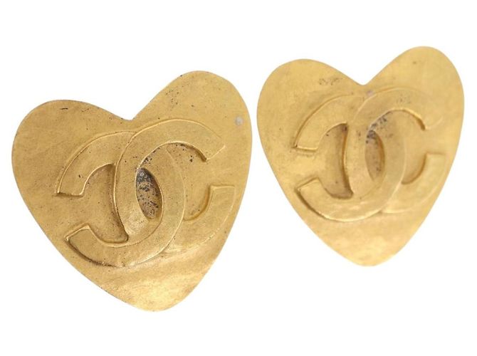 Orecchini Cuore CHANEL Metallo Tono Oro CC Auth 197921M