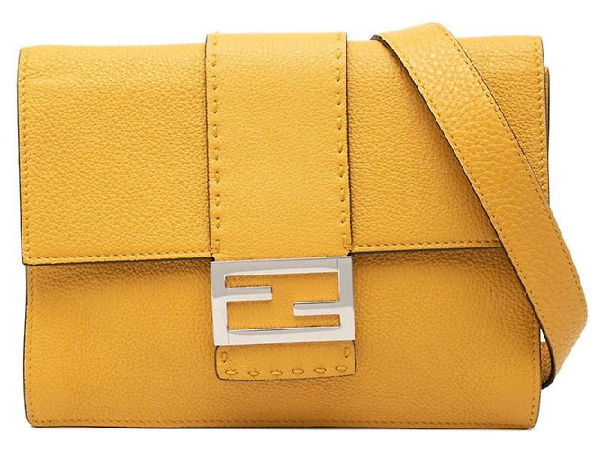 Borsa a tracolla e spalla Fendi Flat Bucket Medium Giallo