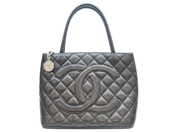 Borsa Tote Chanel in pelle caviar nera Nero