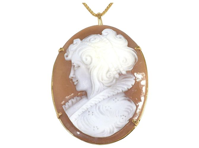Autre Marque Collier en or jaune 18K avec camée en coquillage Doré
