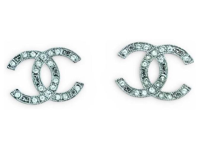 Orecchini a lobo Chanel CC con strass Argento