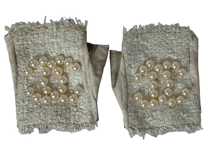 Luvas sem dedos Chanel em tweed e pérolas Branco