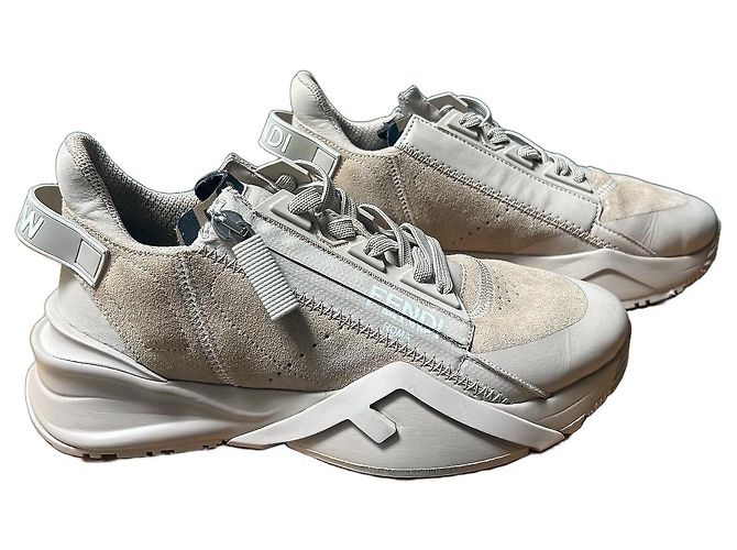 Fendi Flow Baskets en cuir et daim Beige