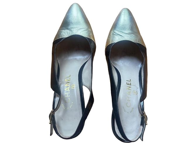 Chanel Décolleté Slingback in pelle nera e oro Nero D'oro