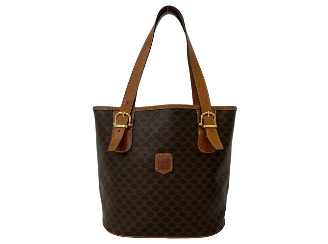 Edge Céline Saco Tote Celine Vintage Macadam Blazon em couro Marrom