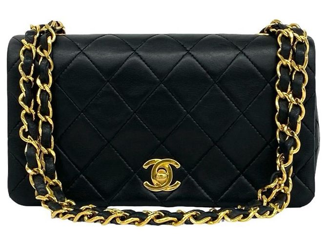 Timeless Borsa a tracolla Chanel in pelle d'agnello matelassé nera Nero