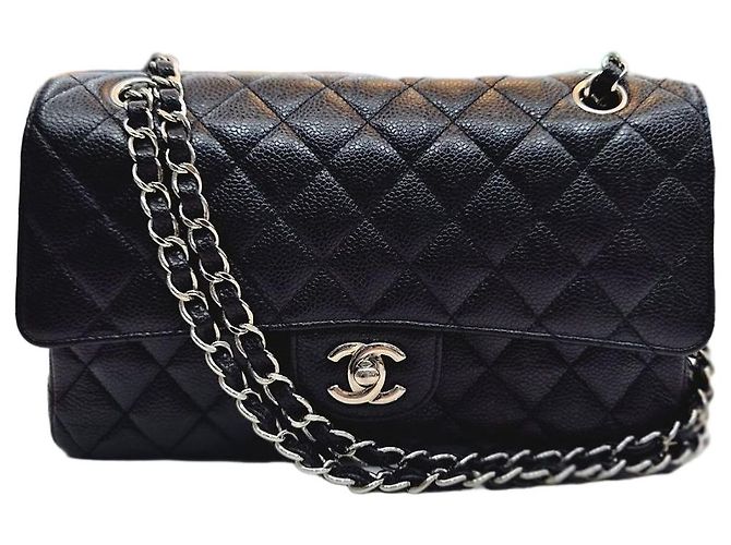 Chanel Série de malas de ombro Medium Silver em couro caviar clássico Preto
