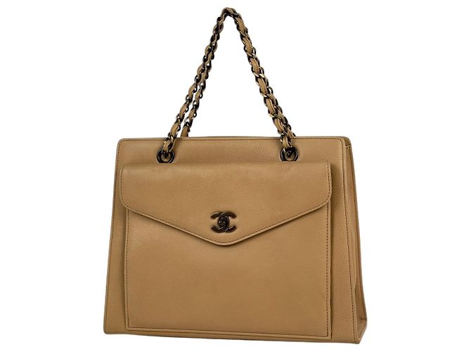 Bolsa de mão Chanel em couro bege