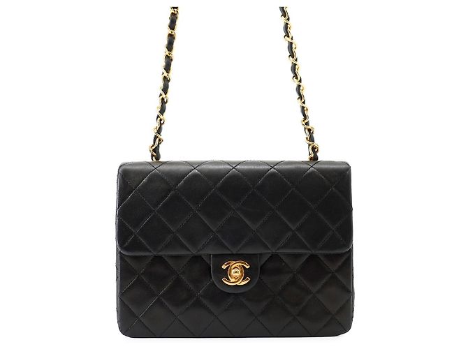 Borsa a tracolla con catena Chanel Matelassé in pelle d'agnello nera Nero
