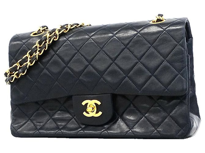 Timeless Borsa a tracolla Chanel Matelassé Nero
