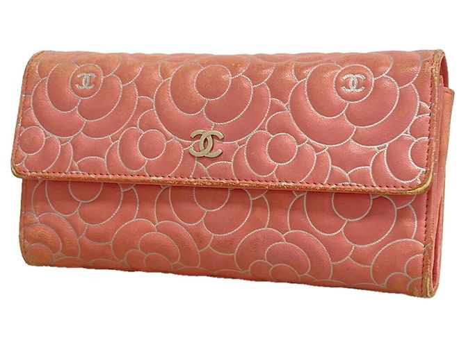 Cartera larga de piel de cordero rosa de Chanel