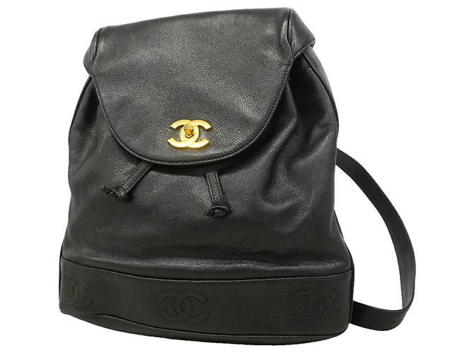 Mochila Chanel Triple Coco em couro caviar Preto