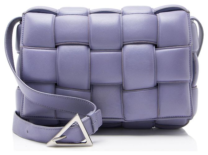 Bolsa Tiracolo Cassette em Couro Acolchoado Bottega Veneta Roxo