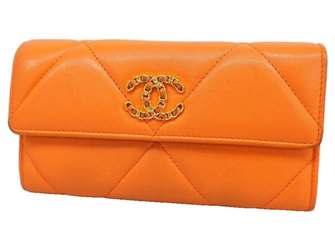 Cartera larga de Chanel en piel de cordero naranja