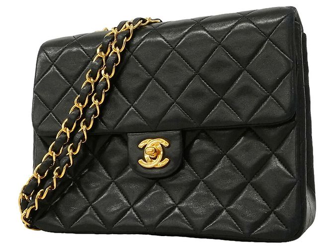 Borsa a tracolla con catena Chanel Matelassé Nero