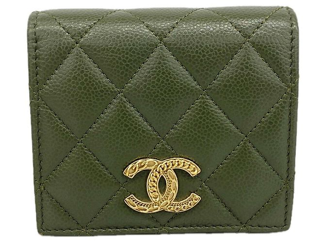 Cartera bi-fold Chanel de piel de becerro granulada caqui
