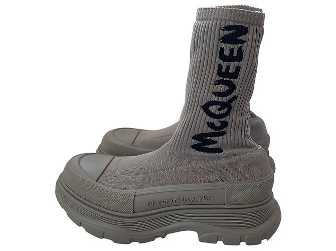 Alexander McQueen Oversized Sole Sock Sneaker - Grau