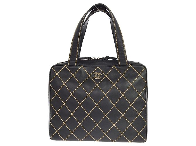 Chanel Surpique Zip Around Satchel Quilted Leather Medium Preto